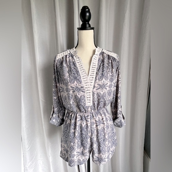 Romeo+Juliet Couture Paisley Romper - Picture 1 of 6